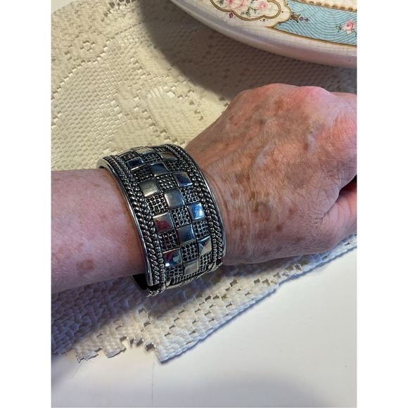 Vintage Silver Bangle Bracelet Cute Design 1990’s 🌸🌿 - Picture 7 of 15